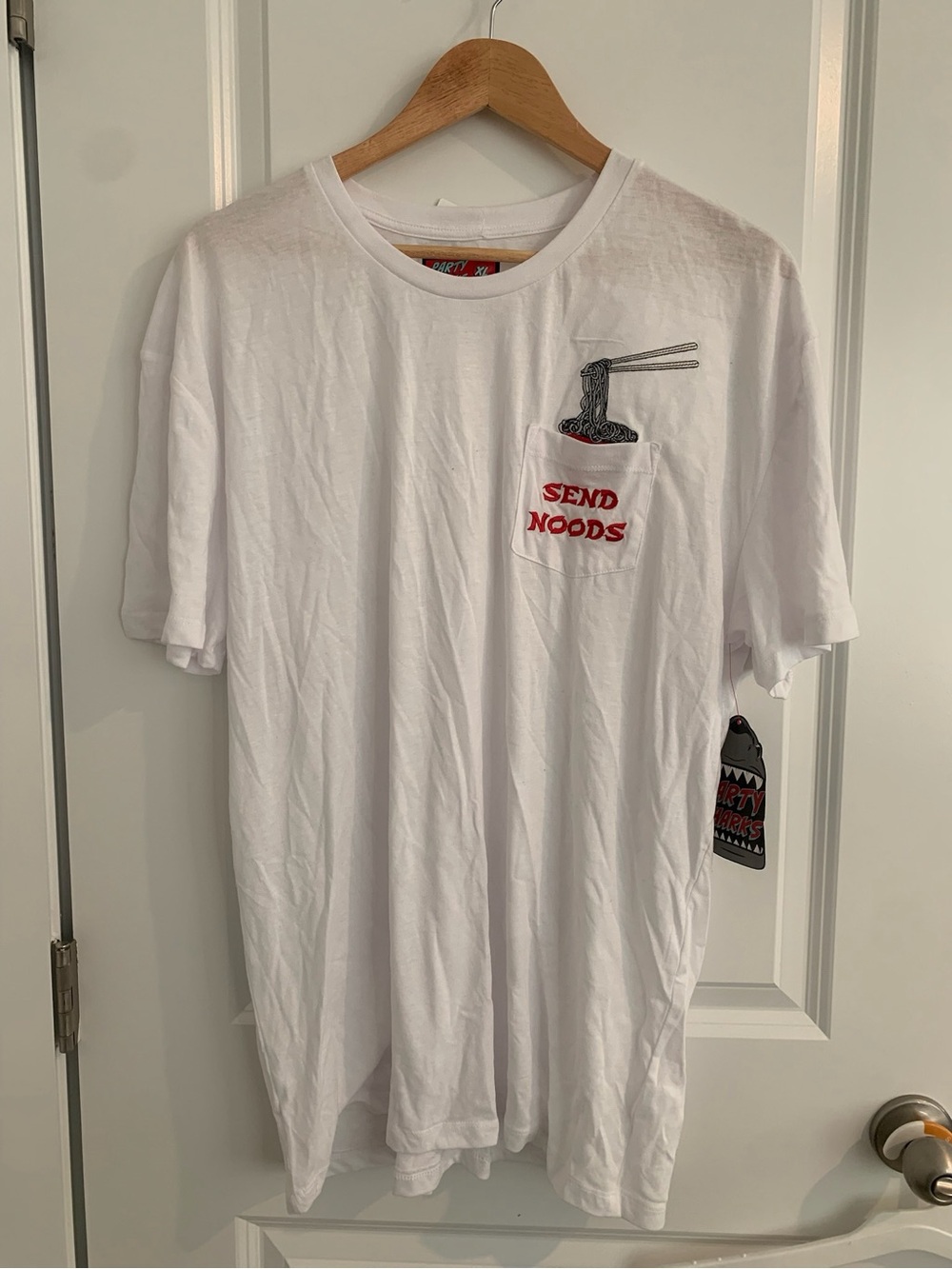 Party Sharks Send Noods Ramen Noodles Embroidered Pocket Tee Size XL NWT